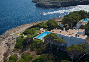 Front line residence on a magnificent peninsula - Cala D'or