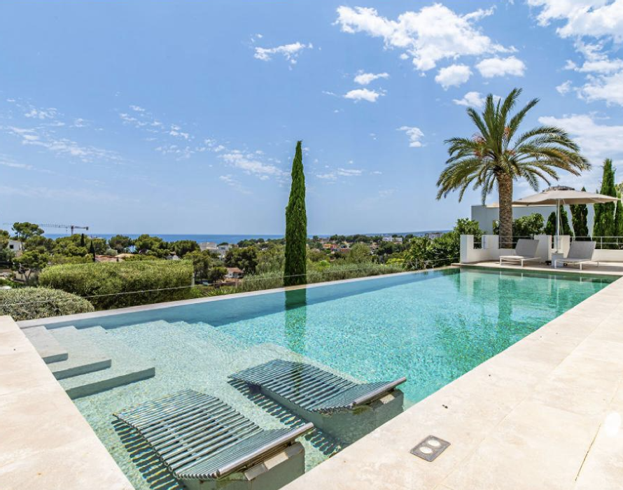 Elegant family villa with panoramic sea views in Portals / Bendinat