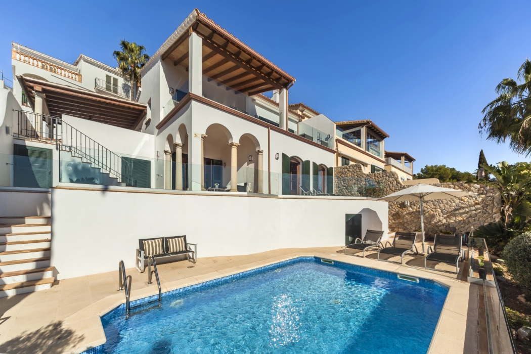 Attractive semi-detached house with sea views in Costa den Blanes