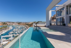 Excellent new villa with unique views over the harbor of Port Adriano