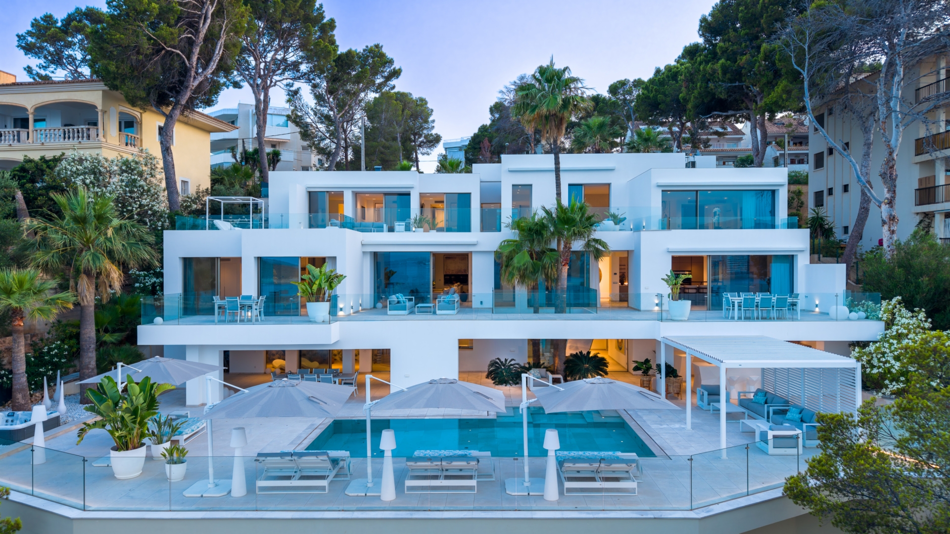 Exceptional frontline villa with private sea access - Cala Vinyas